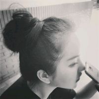 伤感落寞黑白女生qq头像