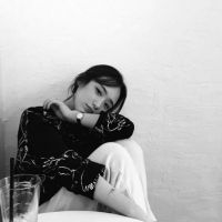 伤感落寞黑白女生qq头像