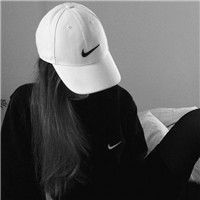 伤感落寞黑白女生qq头像