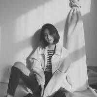 伤感落寞黑白女生qq头像