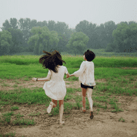 时尚姐妹花个性带字头像