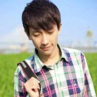 格子衣男生帅气头像