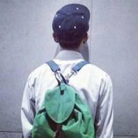 男生戴帽子头像背影