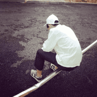 男生戴帽子头像背影