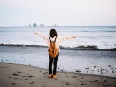 关于一个人的说说带图片