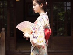 穿着樱花和服的美女图片