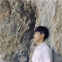 韩系阳光男生海边头像