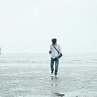 韩系阳光男生海边头像