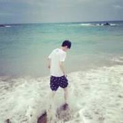 韩系阳光男生海边头像