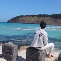 韩系阳光男生海边头像