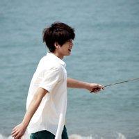 韩系阳光男生海边头像