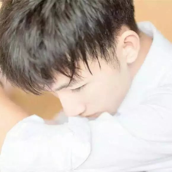 白衬衣少年唯美图片