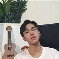 戴眼镜的萌态男生QQ头像