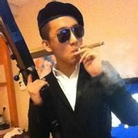 墨镜男生头像