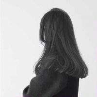 伤感背影女生头像黑白