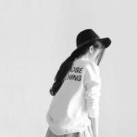 伤感背影女生头像黑白