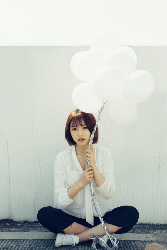 酷酷短发女生图片
