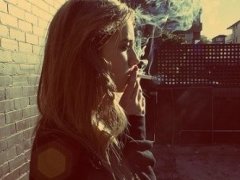 关于香烟的女生个性签名