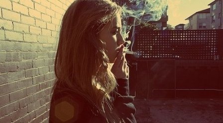 关于香烟的女生个性签名