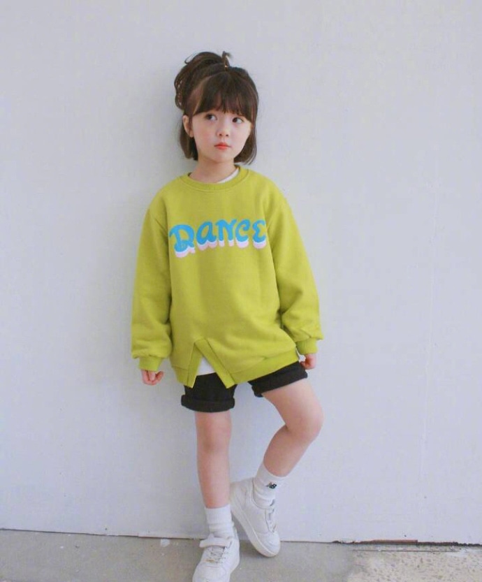小孩子服装搭配图片，生儿女儿这样穿！