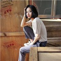 超短发冷艳的微信女生头像