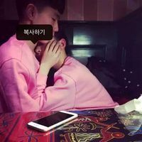 亲嘴的情侣头像一左一右