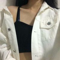 穿吊带衣的女生半身头像