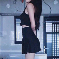 穿吊带衣的女生半身头像