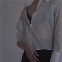 女生上半身衬衣头像