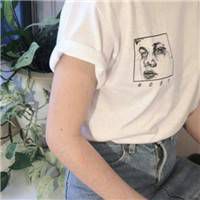 白色系半身女生头像