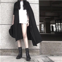 半身头像女生露脚图片
