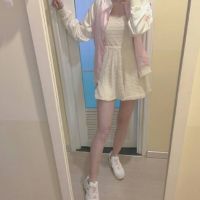 半身头像女生露脚图片