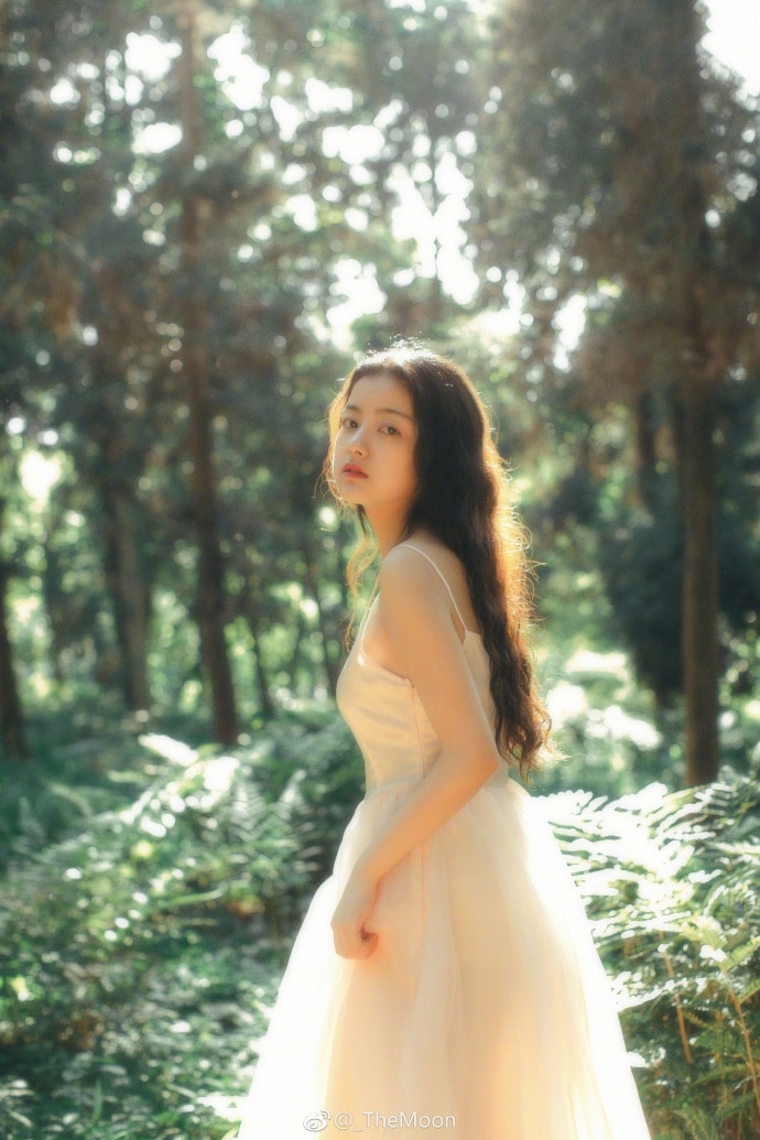 植物系唯美图片女生