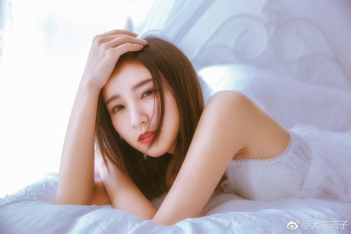 女生睡觉的唯美图片