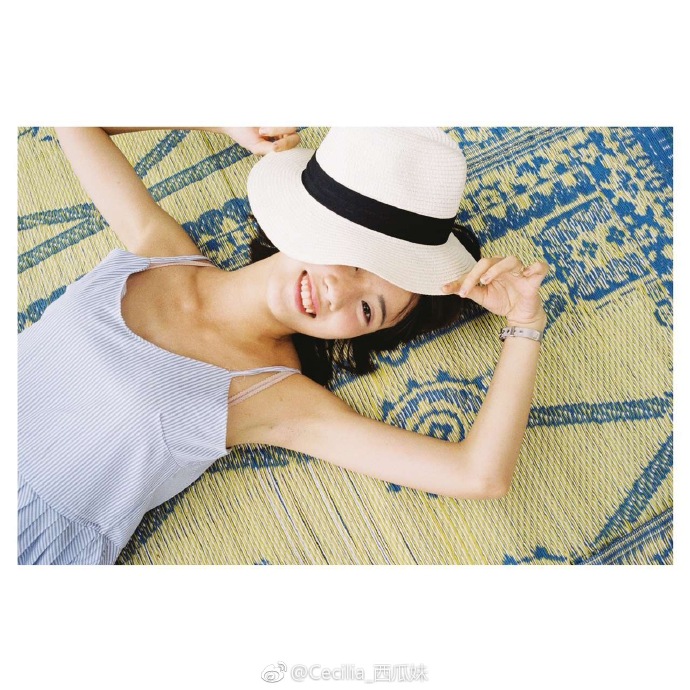 女生睡觉的唯美图片
