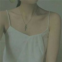 半身露锁骨女生头像