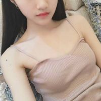 半身露锁骨女生头像