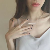 半身露锁骨女生头像