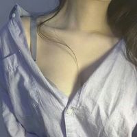 半身露锁骨女生头像