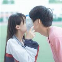 一对一情侣头像学生
