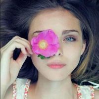 森系英伦捧花女生头像