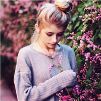 森系英伦捧花女生头像
