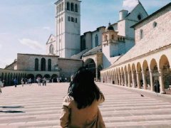 女生背影图片旅游,一个人在路上!