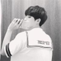 黑白男生背影头像