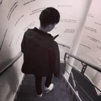 黑白男生背影头像