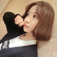女生手机自拍头像