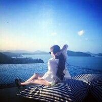 蔚蓝海边美女头像