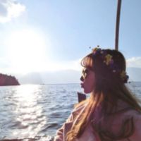 蔚蓝海边美女头像