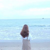 蔚蓝海边美女头像