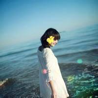 蔚蓝海边美女头像